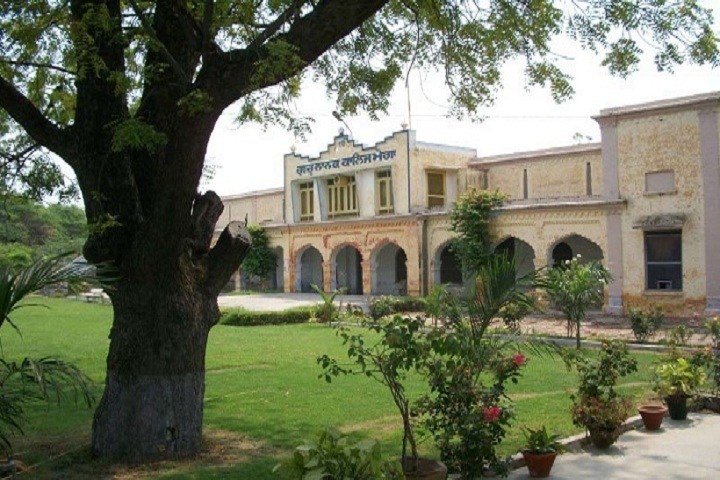 https://cache.careers360.mobi/media/colleges/social-media/media-gallery/10122/2021/1/28/Entrance of Campus of Guru Nanak College Moga_Campus-view.jpg